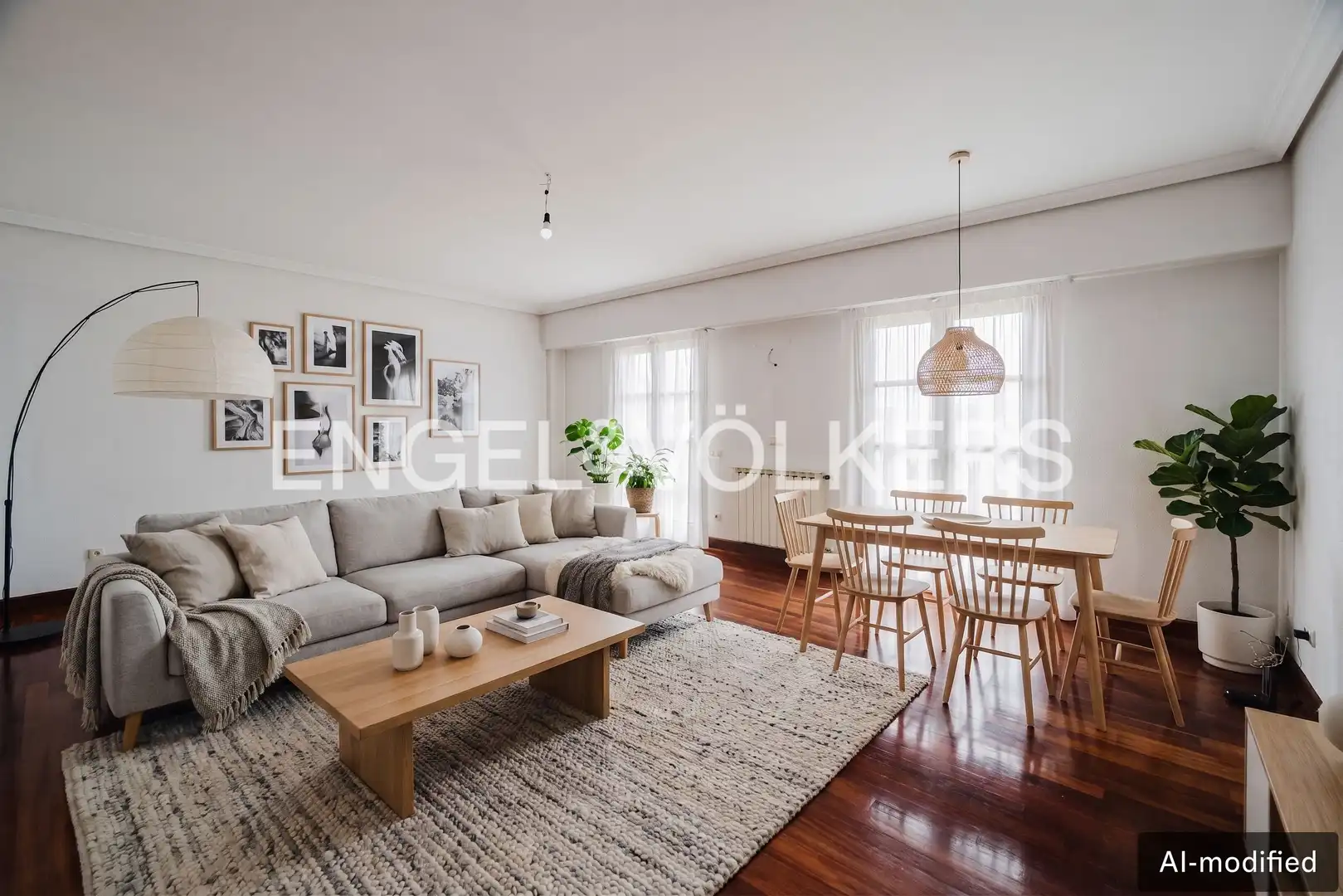 Sala d'estar de Casa adosada en venda en Donostia - San Sebastián  amb Calefacció, Jardí privat i Balcó