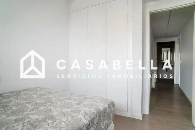 Schlafzimmer von Dachboden zur Miete in Valencia mit Klimaanlage, Heizung und Terrasse