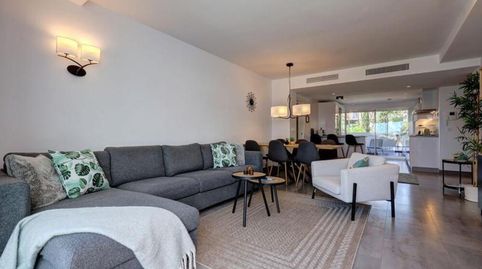 Foto 5 de Apartamento de alquiler en Benatalaya, Estepona