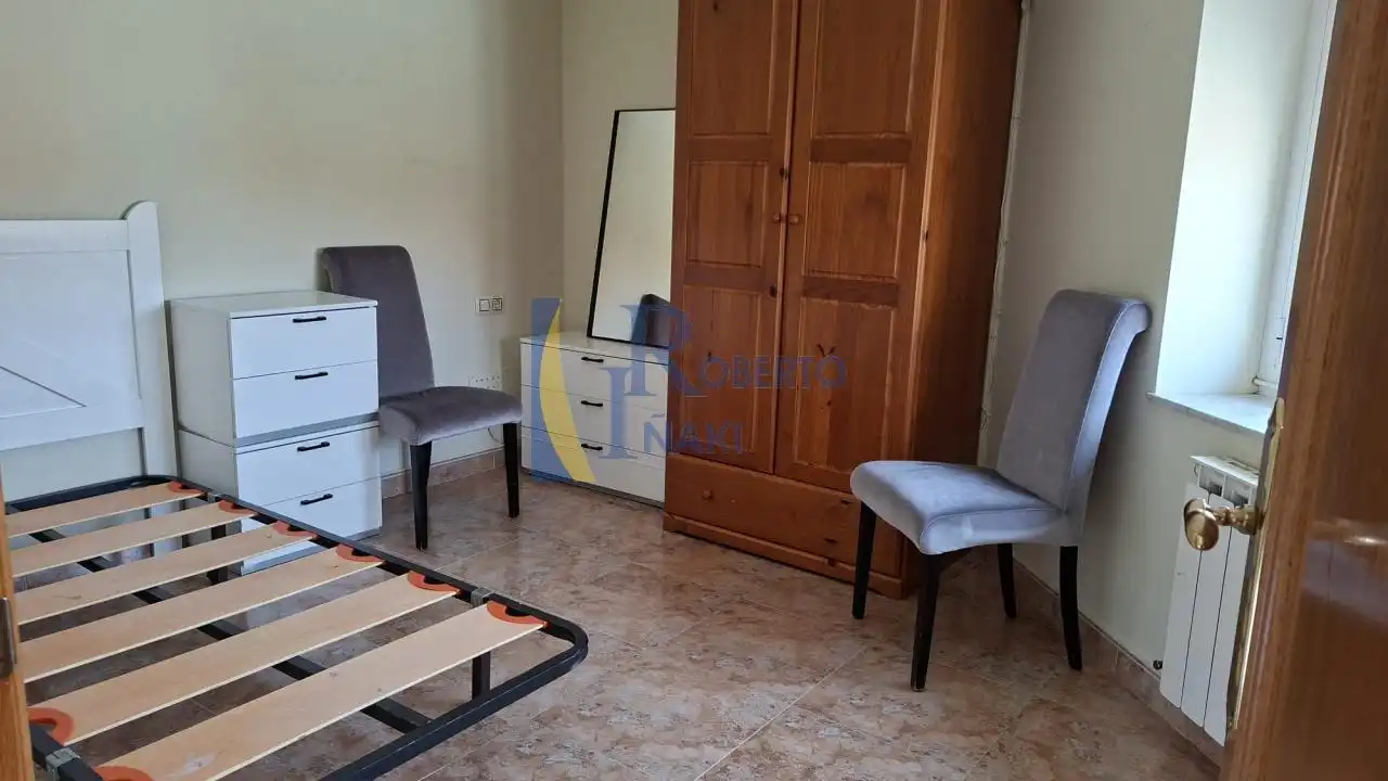 Dormitori de Casa o xalet en venda en Toral de los Guzmanes amb Calefacció i Jardí privat