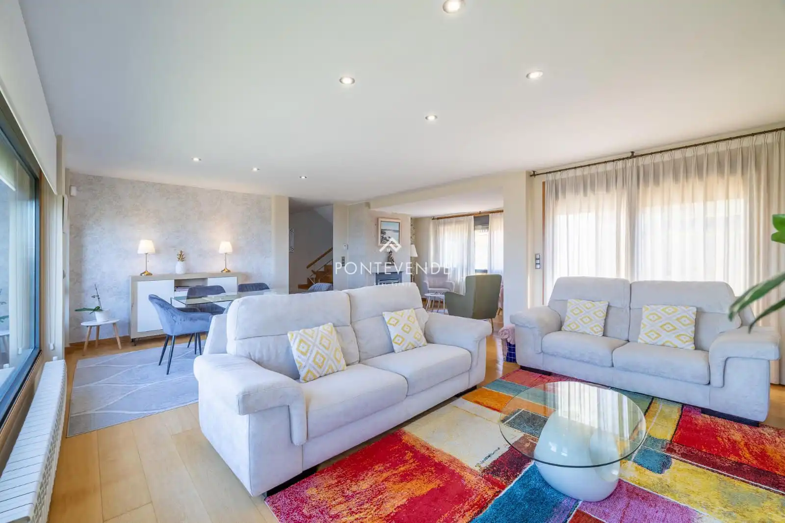 Sala d'estar de Casa o xalet en venda en Vigo  amb Calefacció, Jardí privat i Terrassa