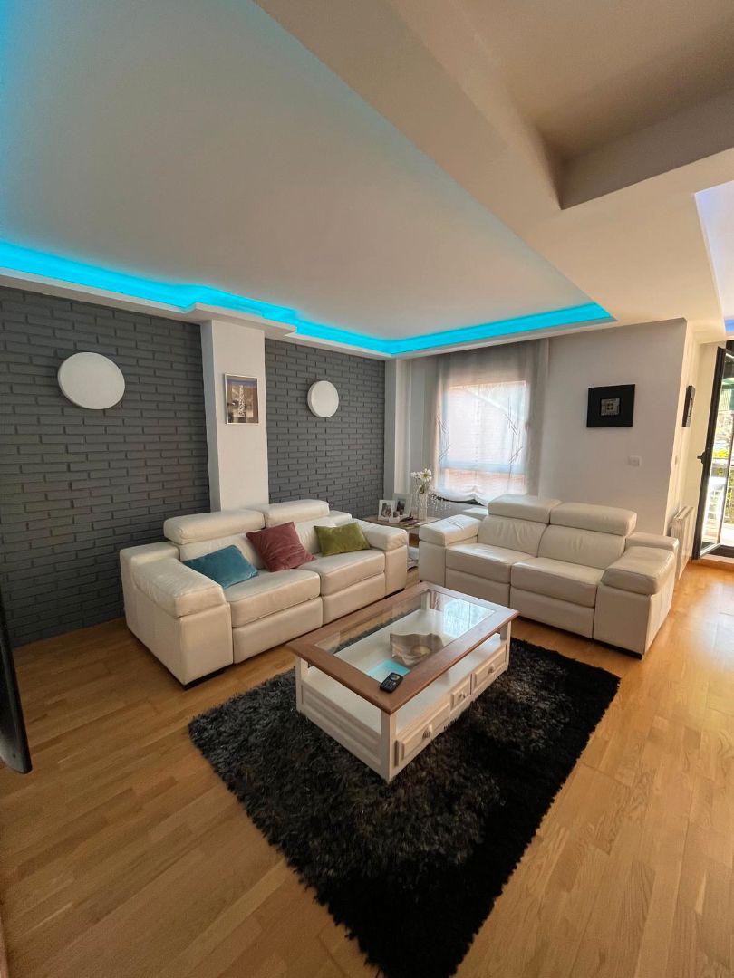 Living room of Single-family semi-detached for sale in Valladolid Capital  with Heating, Private garden and Parquet flooring