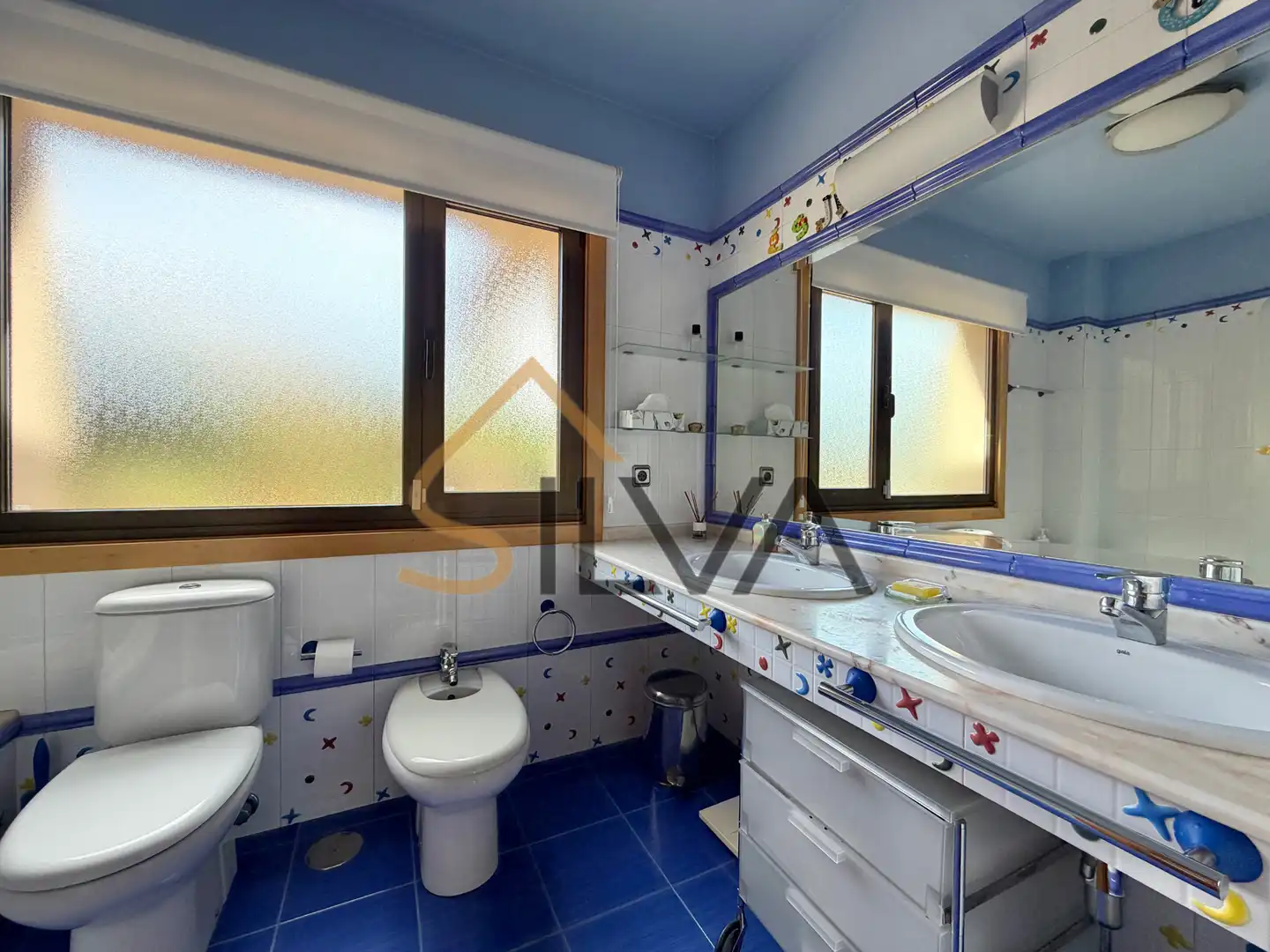 Baño de Casa o chalet en venta en Oleiros con Calefacción, Jardín privado y Terraza
