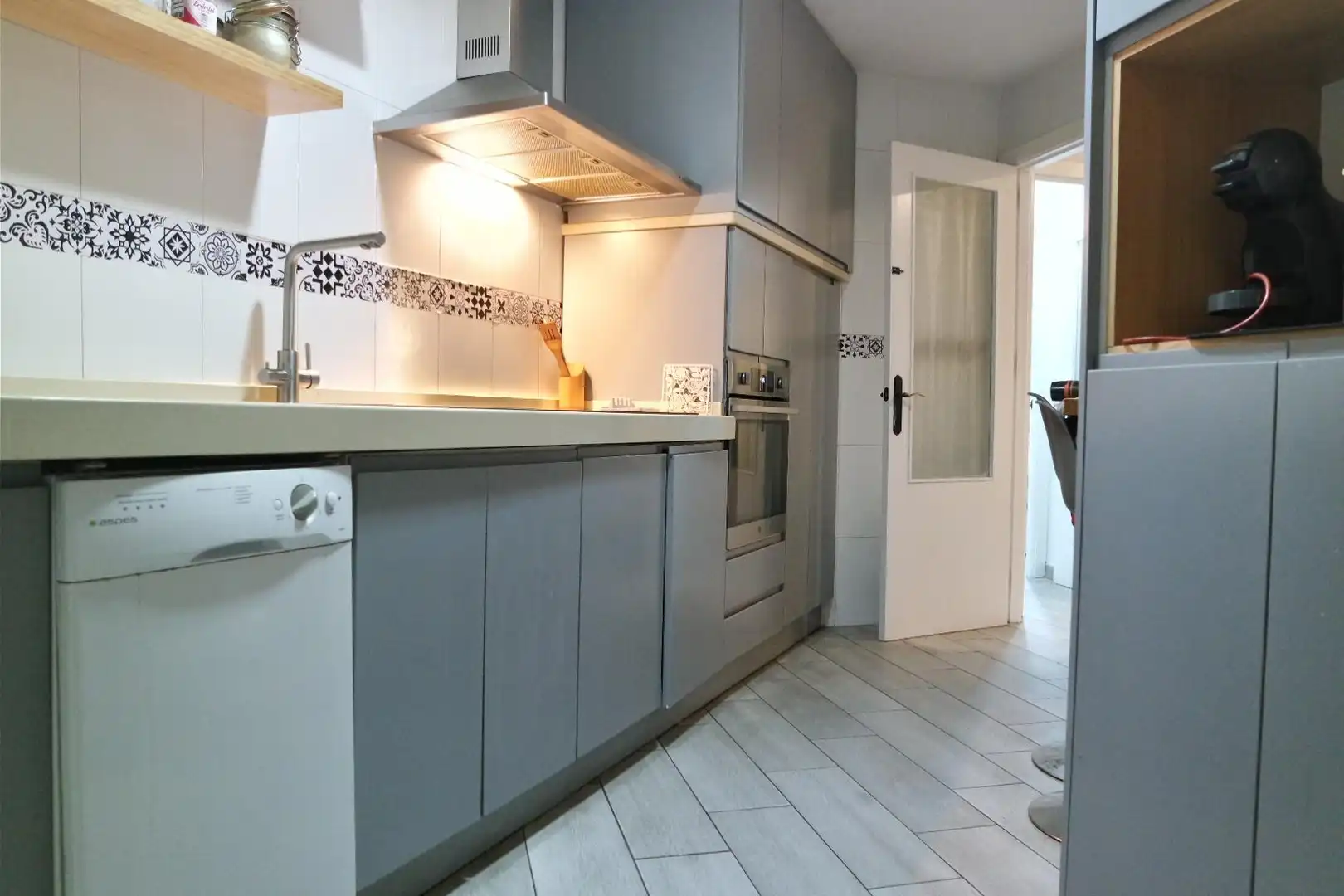 Kitchen of Flat for sale in Sanlúcar de Barrameda  with Air Conditioner, Heating and Storage room