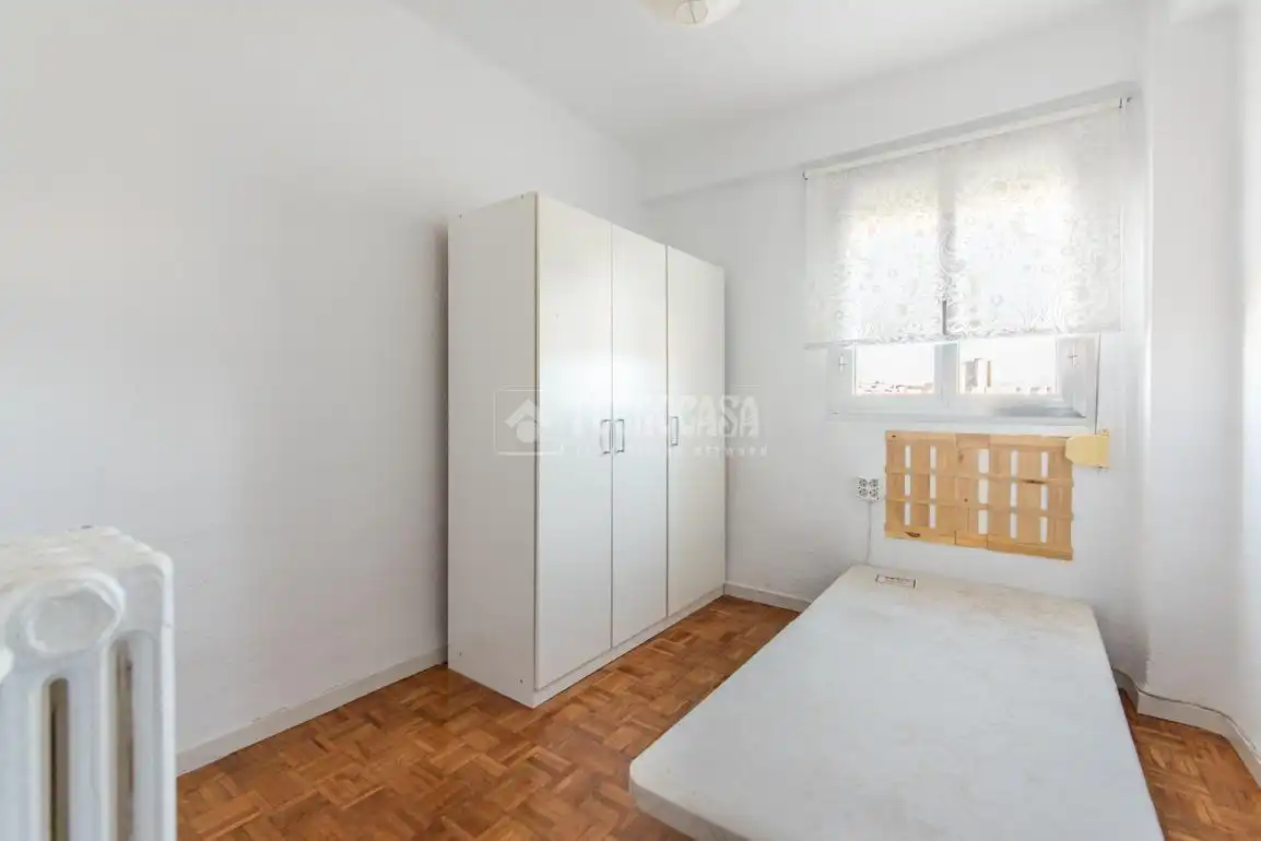 Habitación de Piso en venta en Madrid con Calefacción