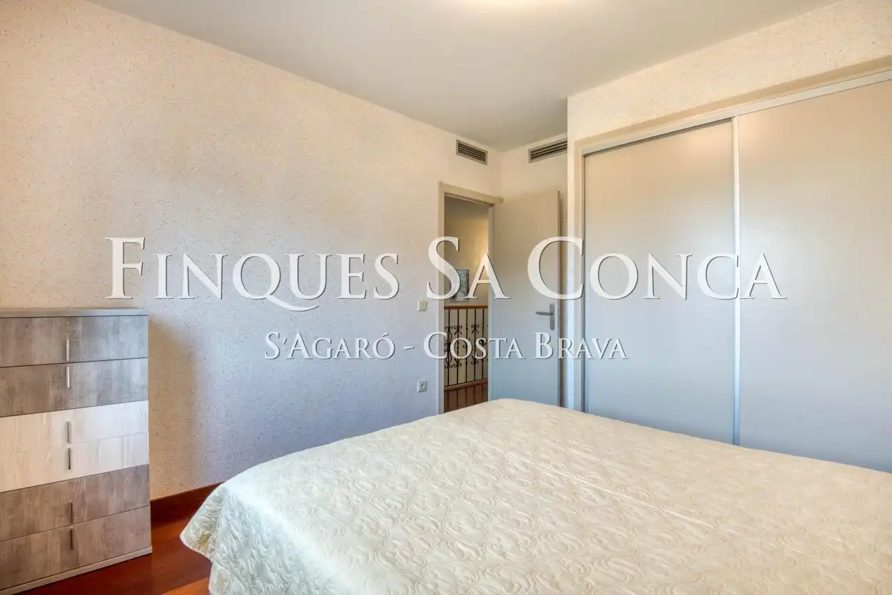 Habitación de Casa adosada en venta en Castell d'Aro, Platja d'Aro i s'Agaró con Aire acondicionado, Calefacción y Amueblado
