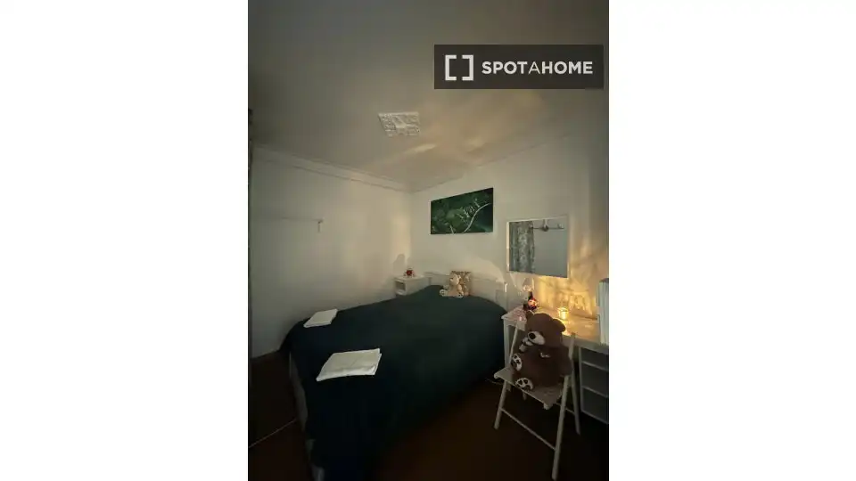 Room in Sant Gervasi- Galvany