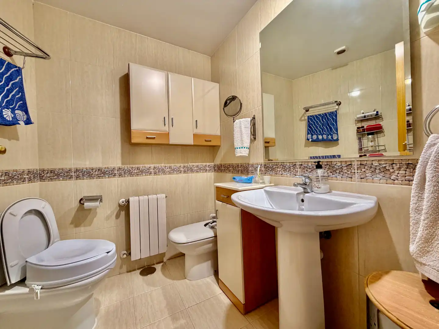 Bathroom of Flat for sale in Madrid  with Air Conditioner, Heating and Parquet flooring