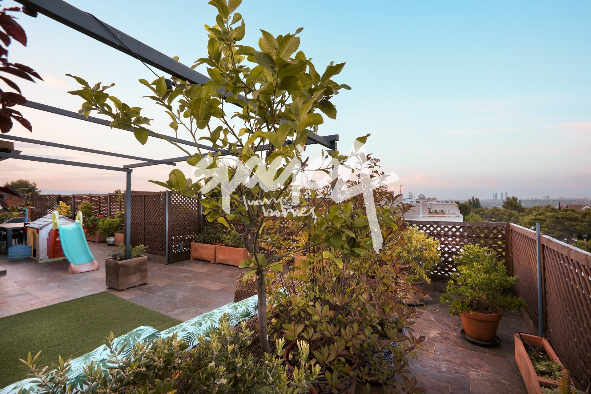 Terrassa de Àtic en venda en Pozuelo de Alarcón amb Aire condicionat, Calefacció i Jardí privat