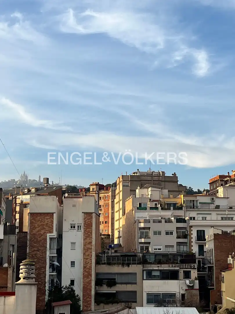 Vista exterior de Àtic en venda en Barcelona amb Calefacció i Terrassa