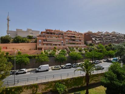 Vista exterior de Pis en venda en  Granada Capital amb Aire condicionat i Terrassa