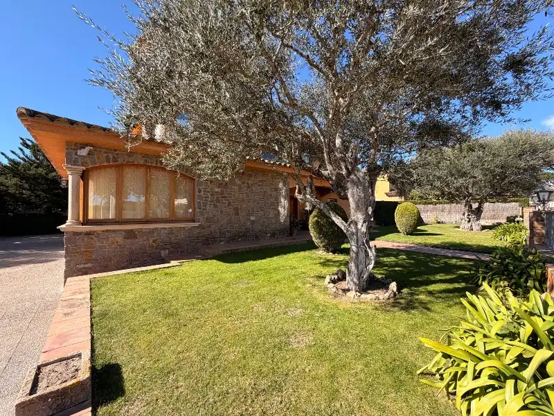 Garden of Houses for sale in Mont-ras  with Air Conditioner, Heating and Private garden