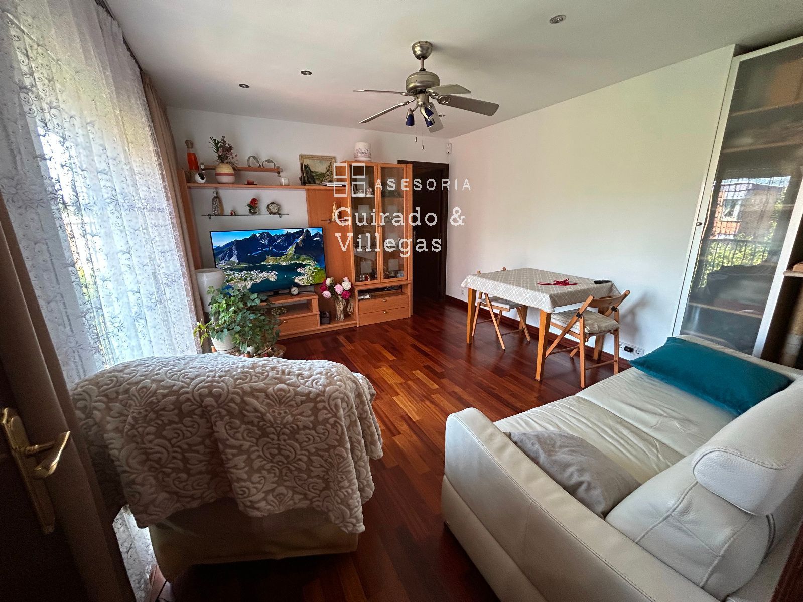 Sala d'estar de Pis en venda en Badalona amb Aire condicionat, Parquet i Moblat