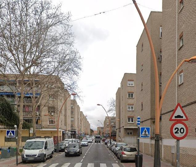 Foto 1 de Piso en venta en Reyes, Madrid