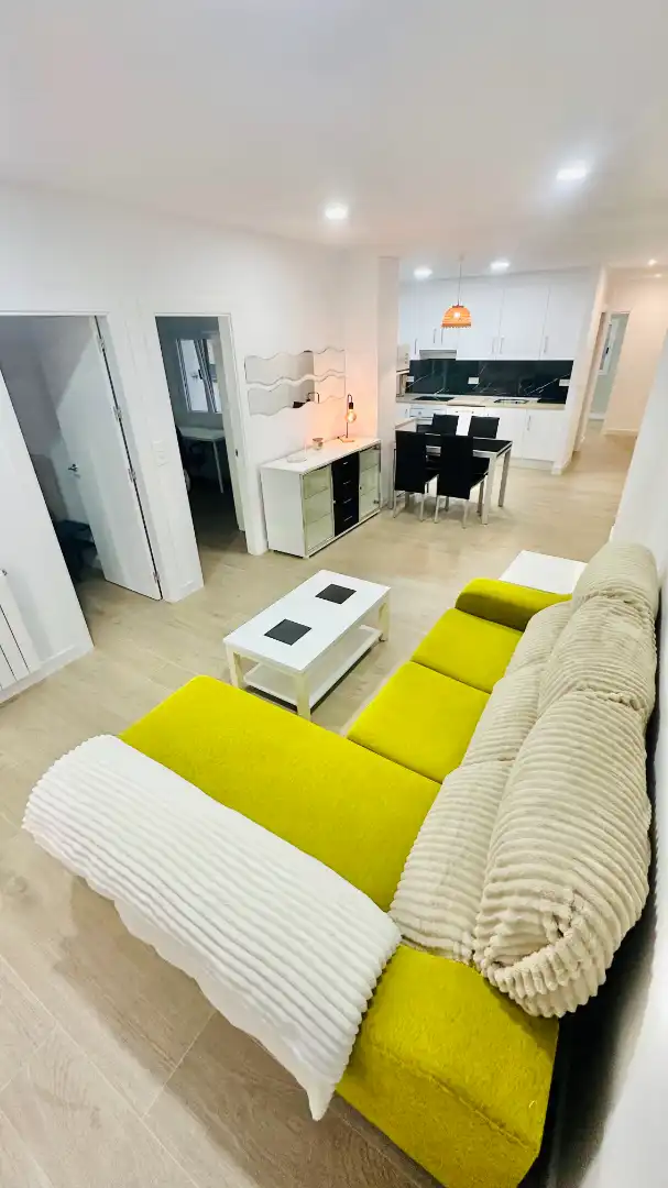Sala d'estar de Pis de lloguer en Granada amb Calefacció, Terrassa i Moblat