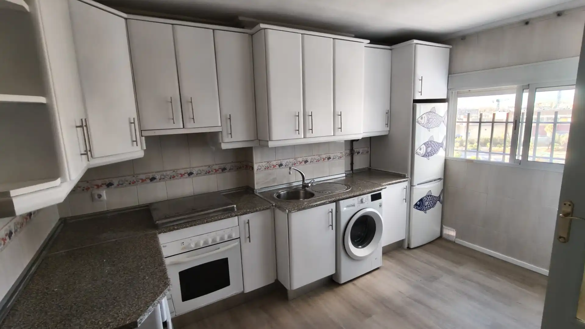 Kitchen of Flat for rent in Sevilla  with Air Conditioner, Parquet flooring and Terrace