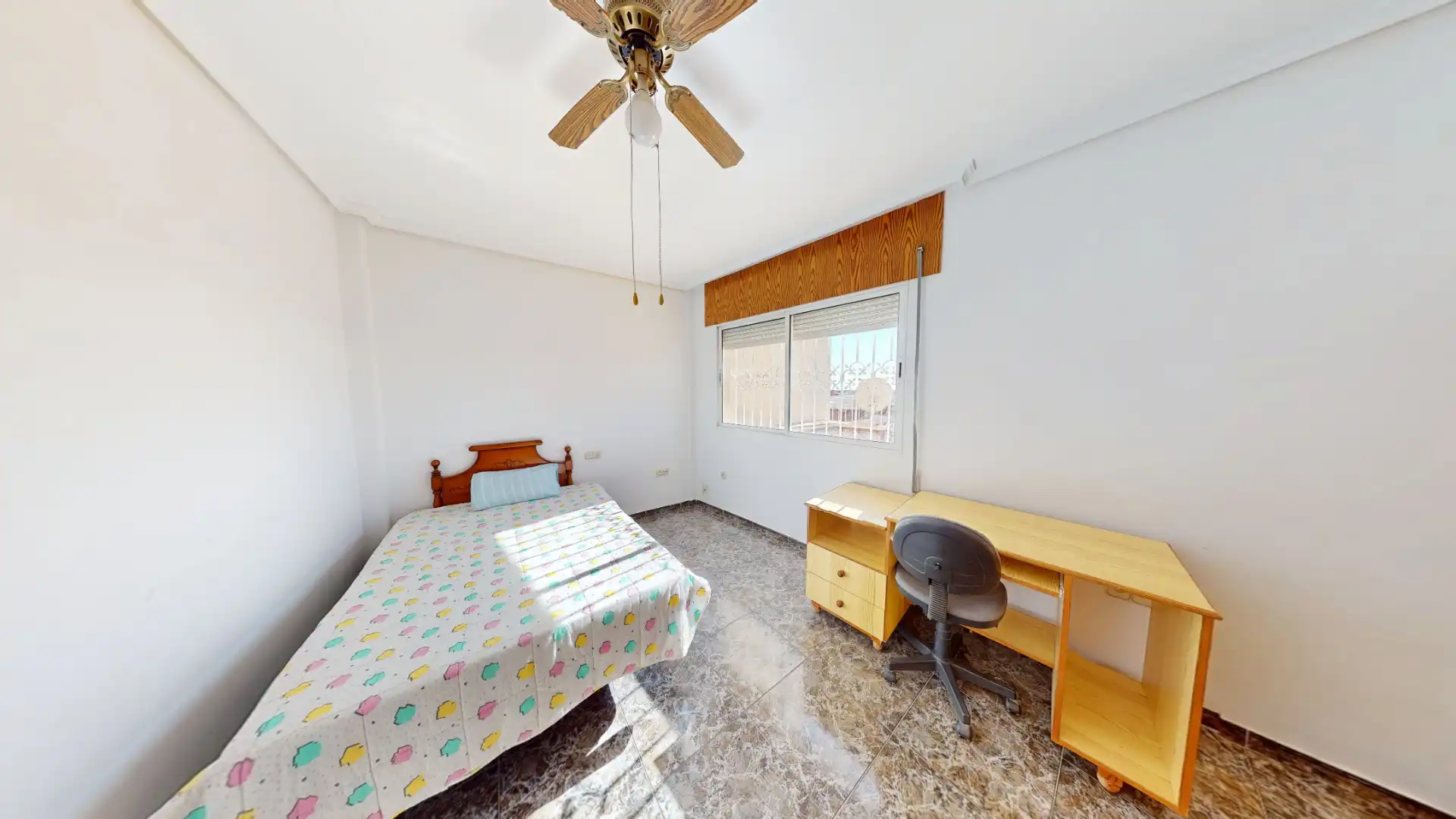 Habitación de Casa adosada en venta en Almería con Terraza, Amueblado y Horno