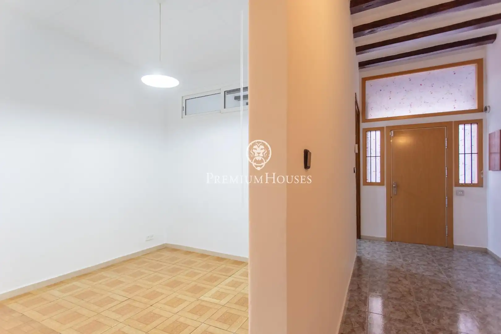 Einfamilien-Reihenhaus zum Verkauf in Canet de Mar mit Klimaanlage, Heizung und Terrasse