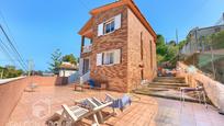Vista exterior de Casa o xalet en venda en Cunit amb Jardí privat, Terrassa i Traster