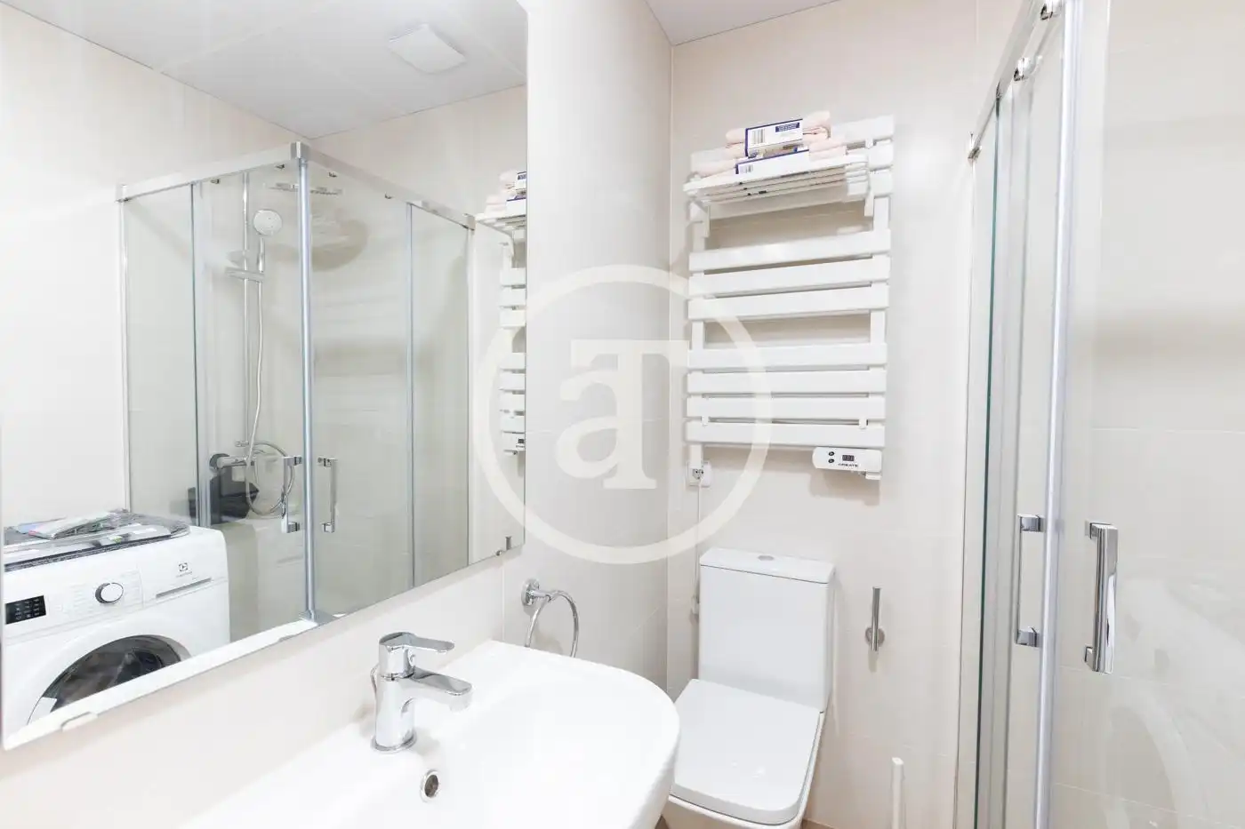 Baño de Estudio de alquiler en Madrid con Calefacción, Amueblado y Horno
