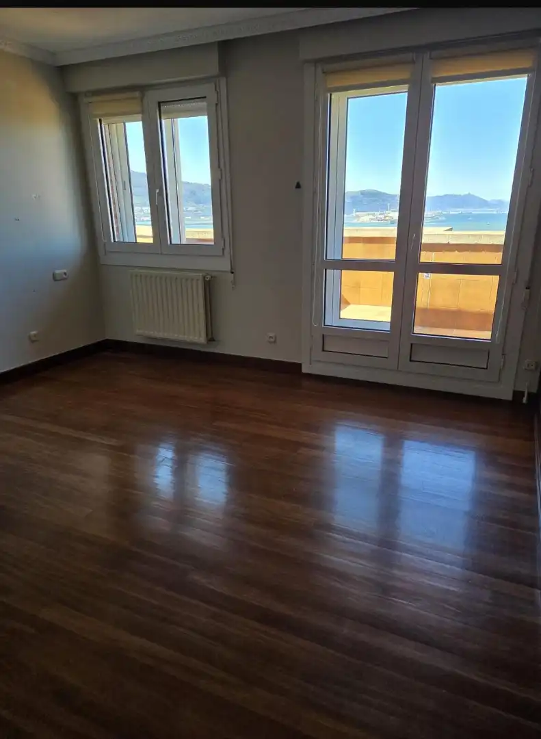 Sala d'estar de Àtic en venda en Getxo  amb Calefacció, Terrassa i Traster