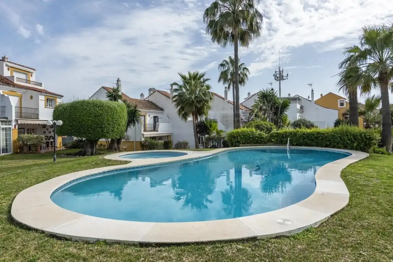 Casa a schiera con terrazza in vendita a Estepona Pueblo, imagen 4