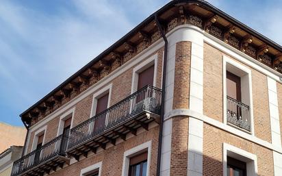 Exterior view of Flat for sale in Medina del Campo  with Air Conditioner, Heating and Balcony