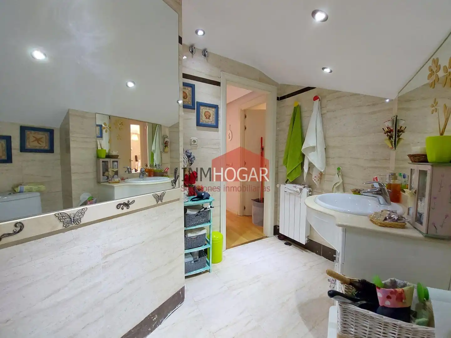 Baño de Piso en venta en Ávila con Calefacción, Terraza y Amueblado