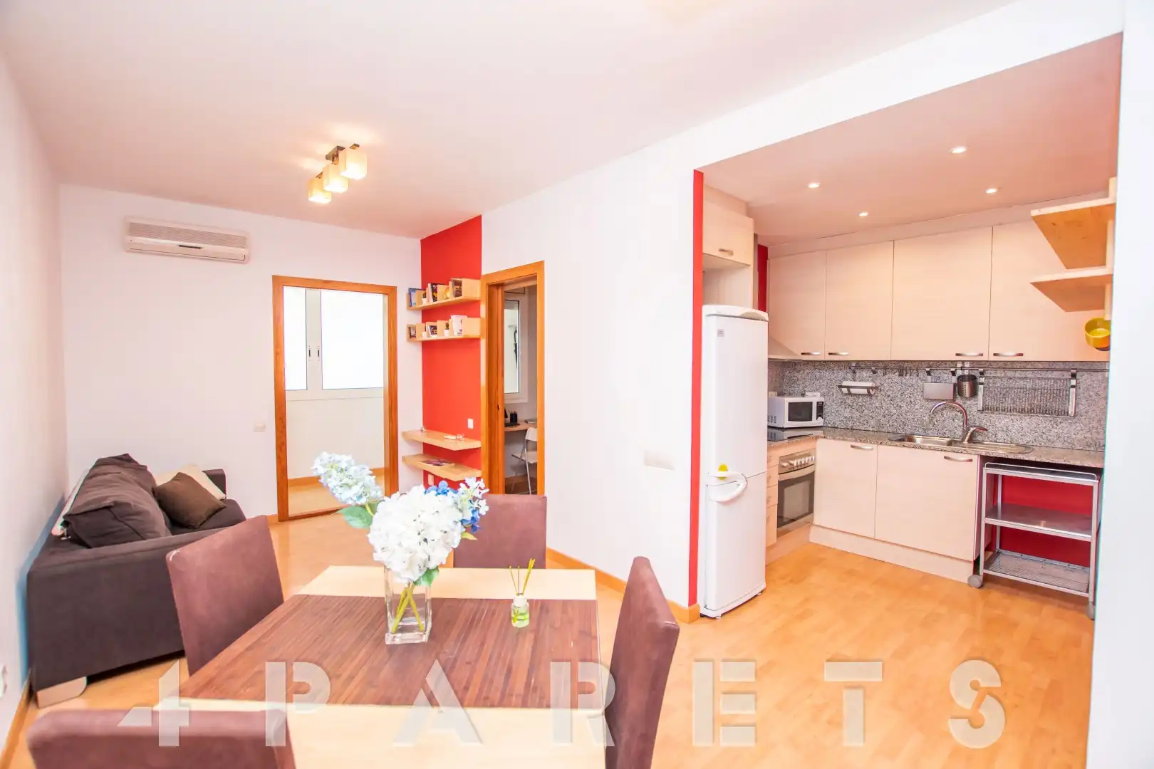 Piso con terraza en venta en Carrer de la Democràcia
