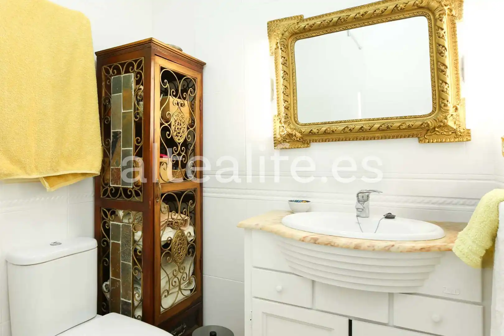 Badezimmer von Dachboden zum Verkauf in Altea mit Klimaanlage und Terrasse