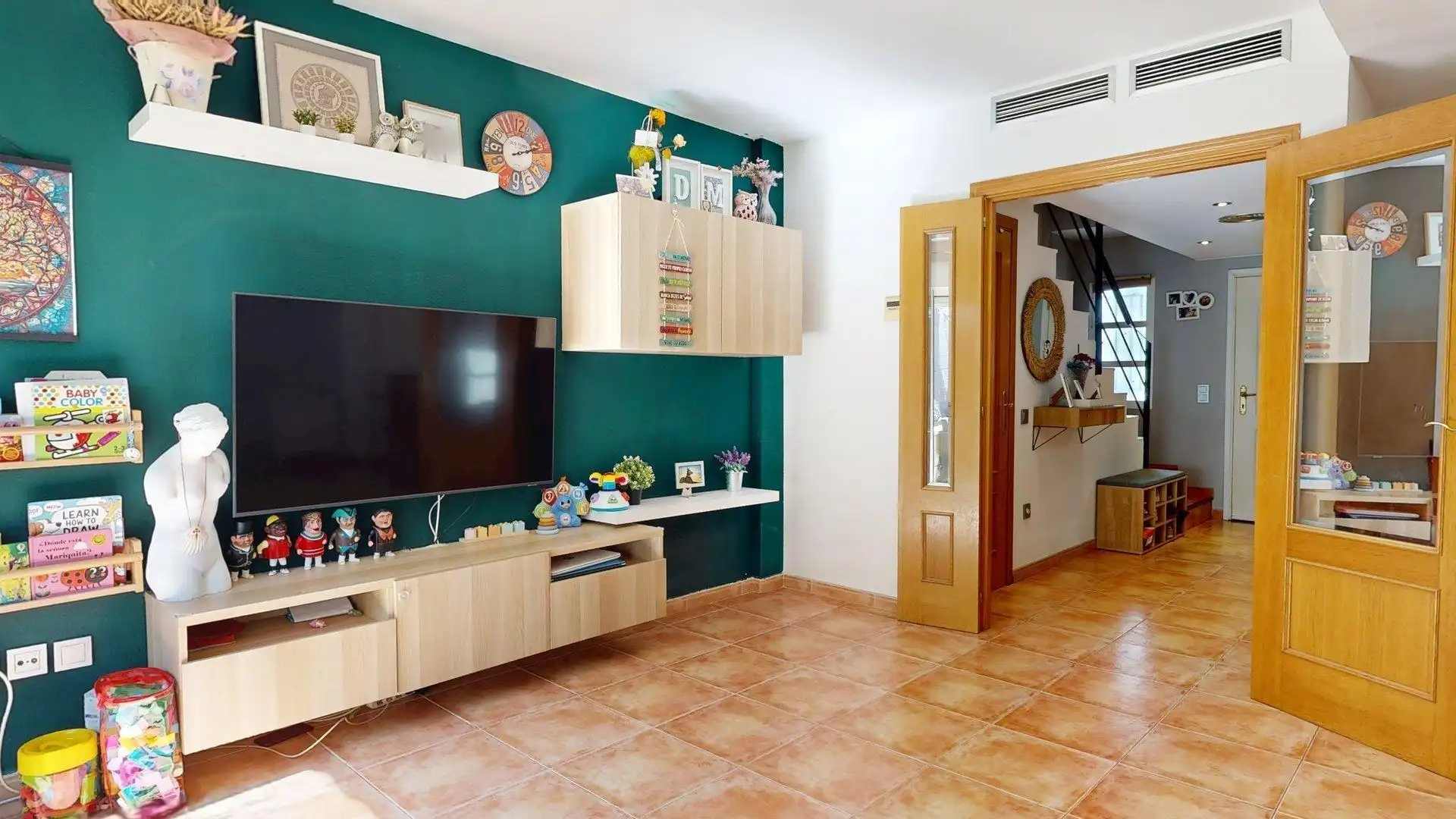 Sala de estar de Casa adosada en venta en Zaragoza con Calefacción, Jardín privado y Terraza