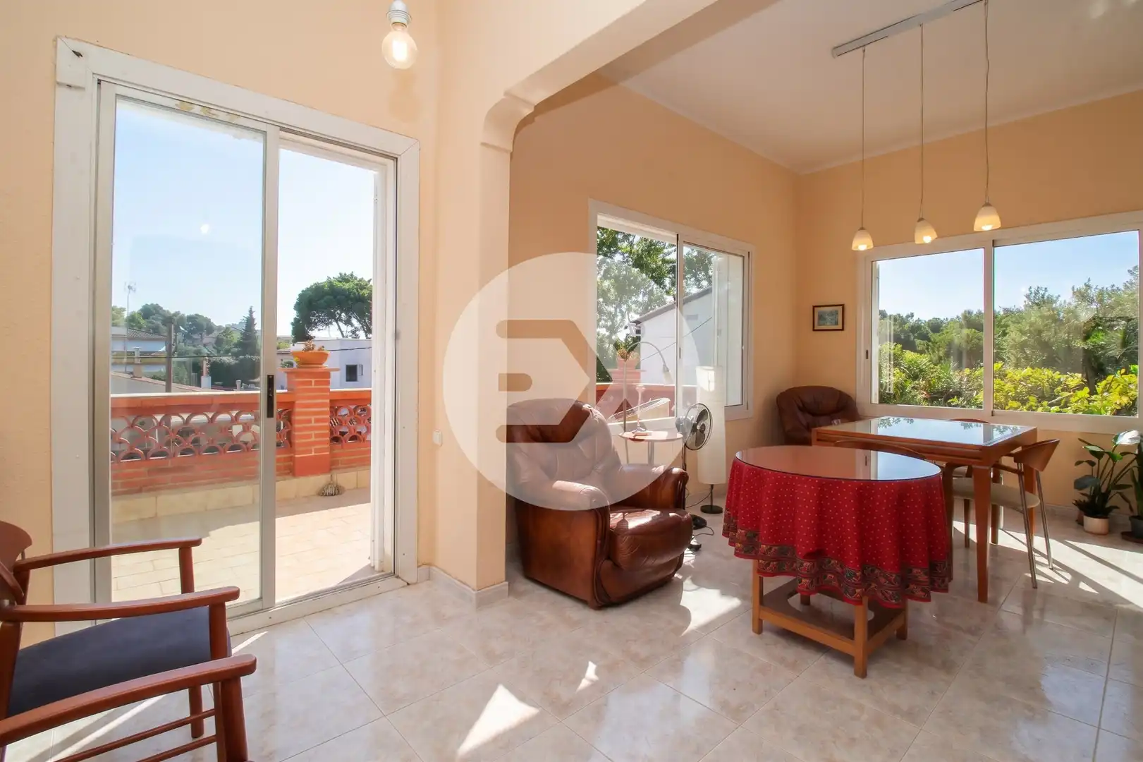 Menjador de Casa o xalet en venda en Castelldefels amb Jardí privat i Terrassa