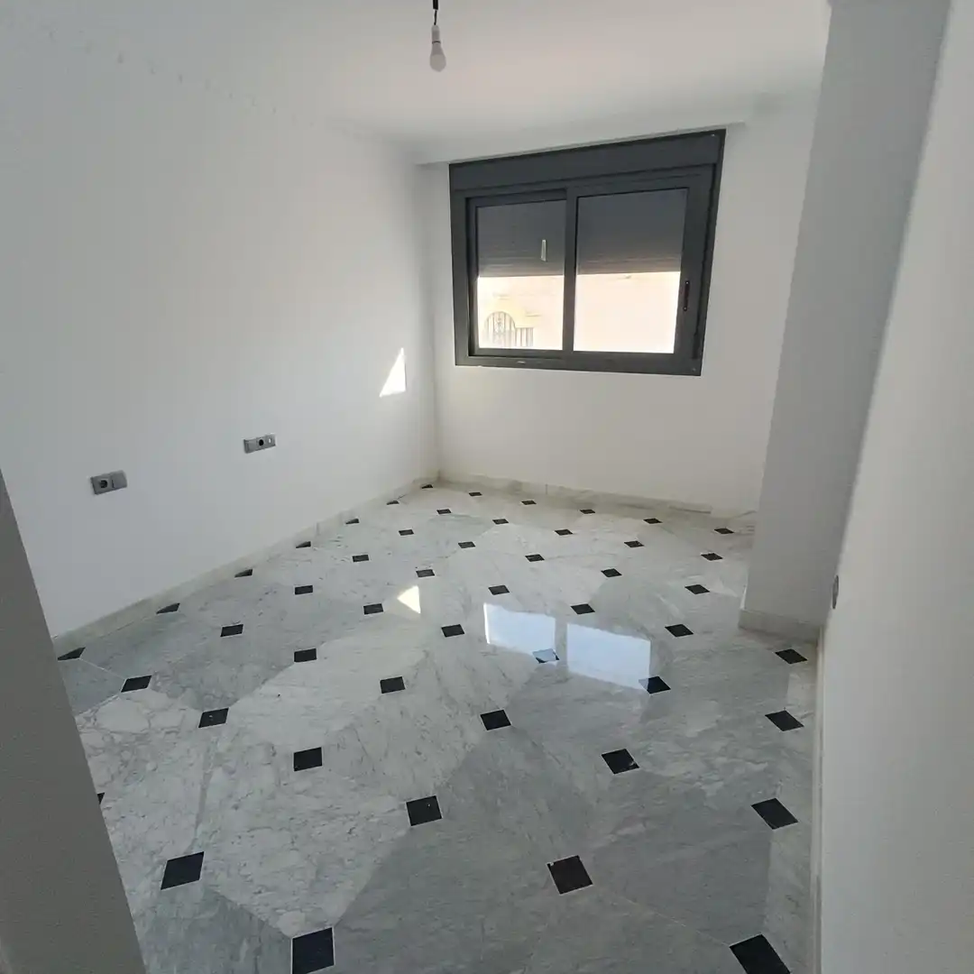 Wohnung zur Miete in Sevilla mit Klimaanlage, Heizung und Privatgarten