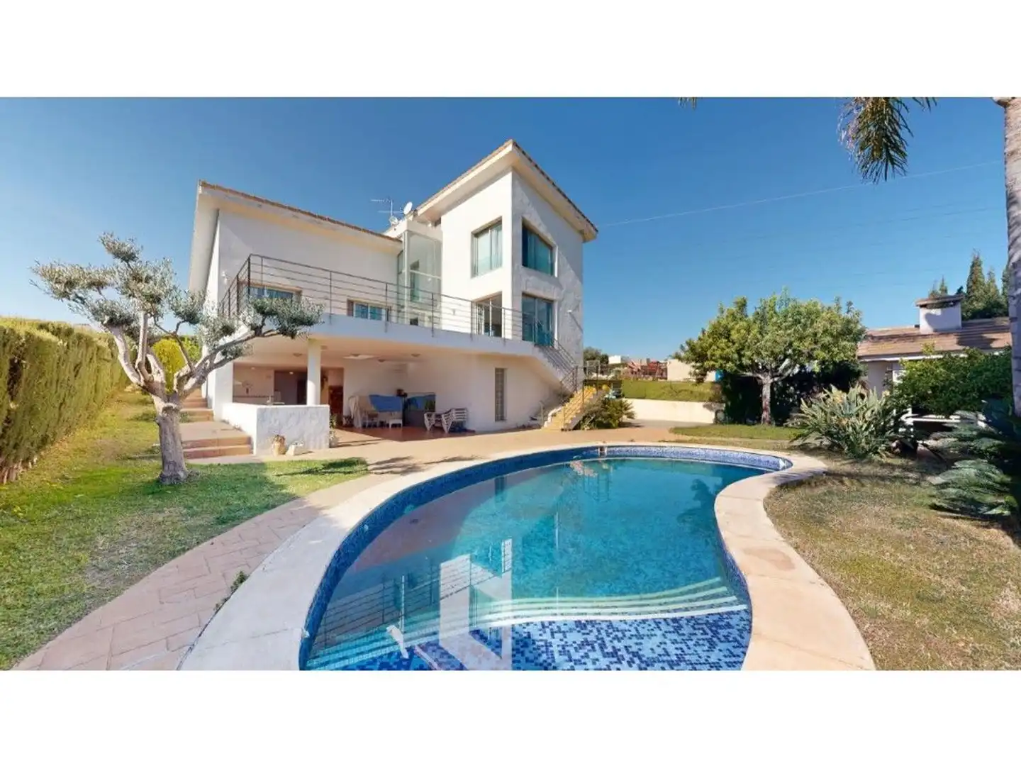 Vista exterior de Casa o xalet en venda en Rocafort amb Jardí privat, Terrassa i Piscina
