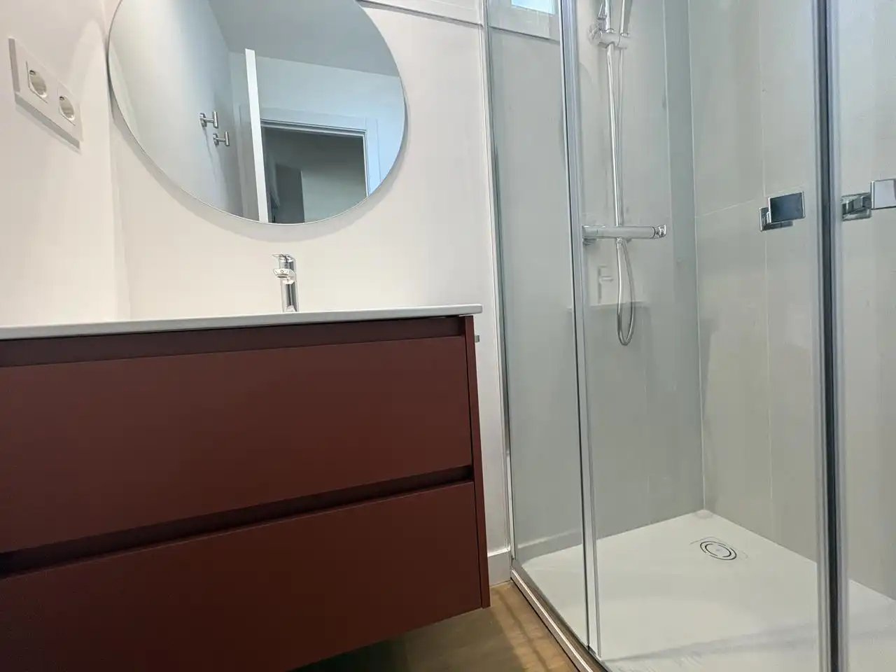 Badezimmer von Wohnung zur Miete in Madrid mit Klimaanlage und Heizung