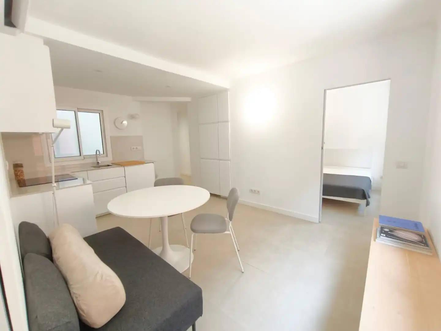 Flat for sale in Barcelona  with Air Conditioner