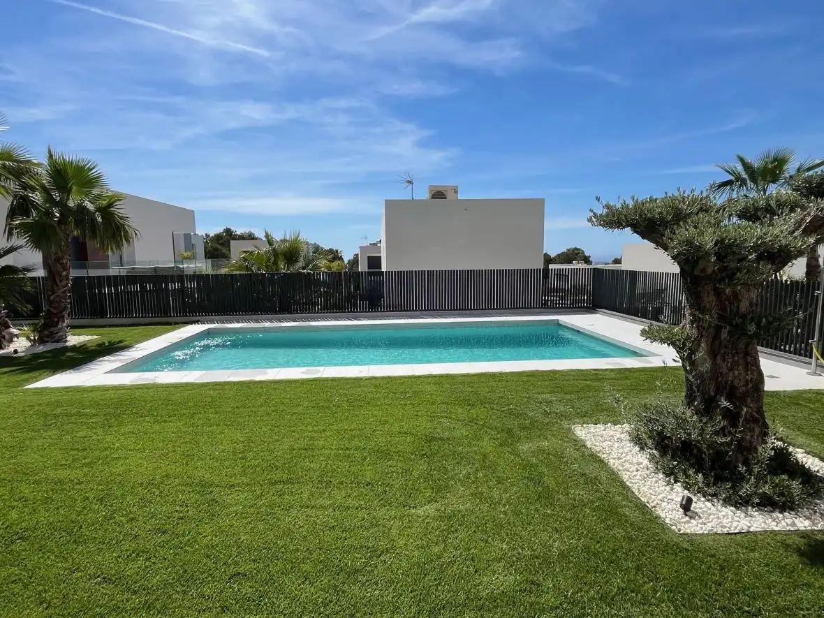 Chalet con piscina en venta en Carrer Berlin, imagen 7