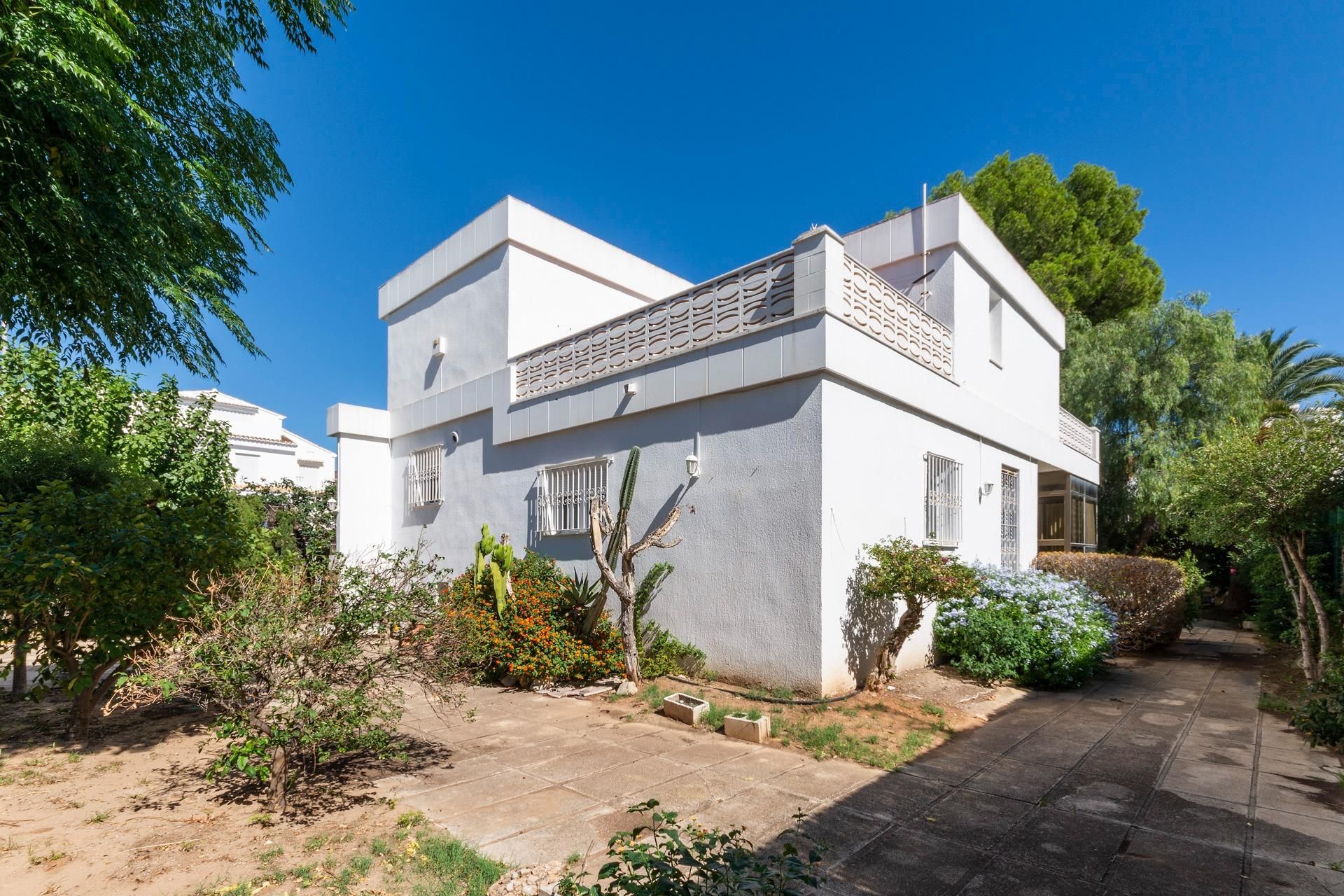 Vista exterior de Casa o xalet en venda en Gandia amb Aire condicionat, Calefacció i Jardí privat