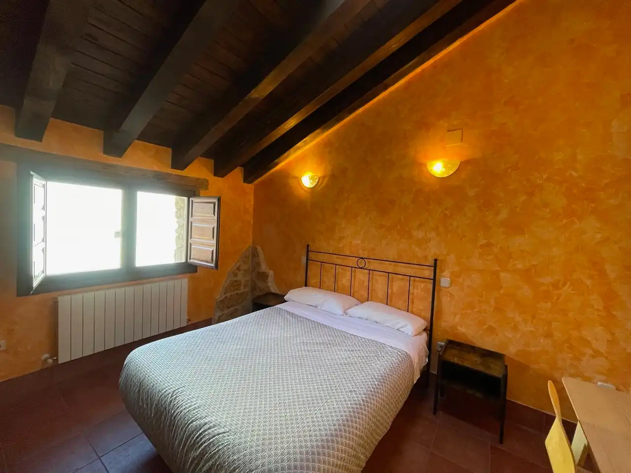 Dormitori de Finca rústica en venda en Sepúlveda amb Calefacció, Jardí privat i Parquet