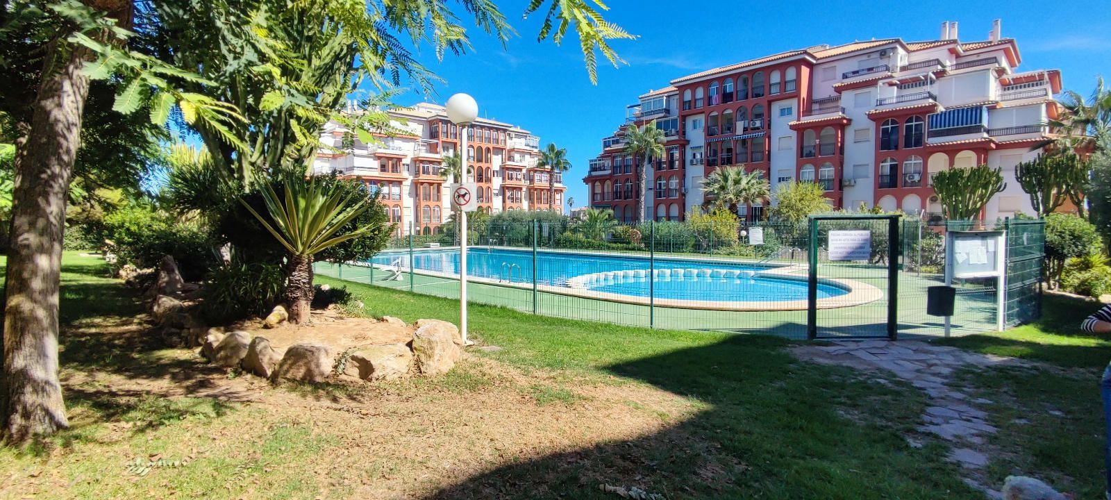 Vista exterior de Pis en venda en Torrevieja amb Calefacció, Terrassa i Piscina