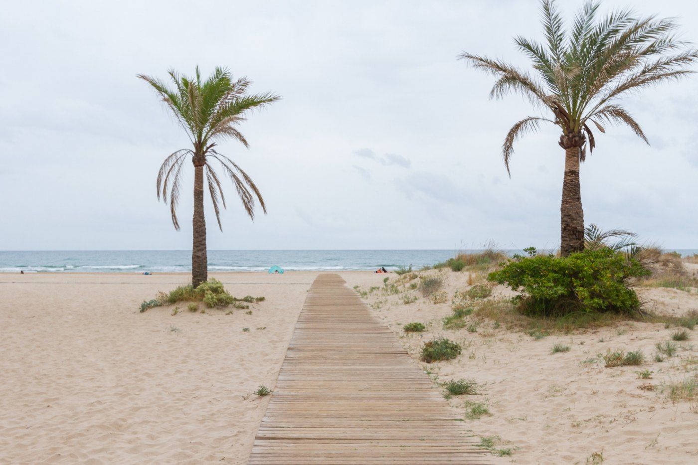 Außenansicht von Einfamilien-Reihenhaus zur Miete in Gandia mit Klimaanlage, Privatgarten und Terrasse