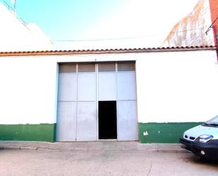 Vista exterior de Nau industrial en venda en Valdepeñas