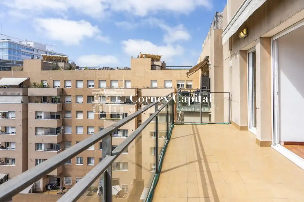 Vista exterior de Dúplex en venda en Barcelona amb Aire condicionat, Calefacció i Jardí privat