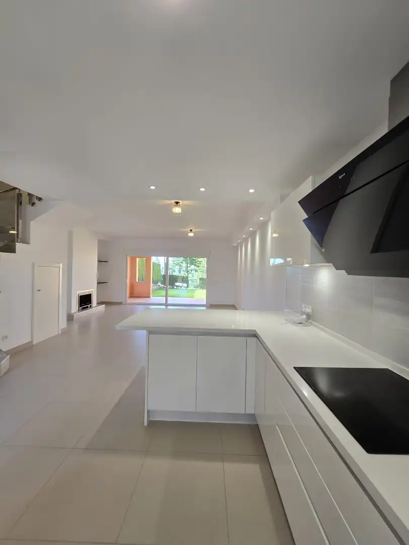 Cocina de Casa adosada en venta en Benahavís con Aire acondicionado, Jardín privado y Terraza