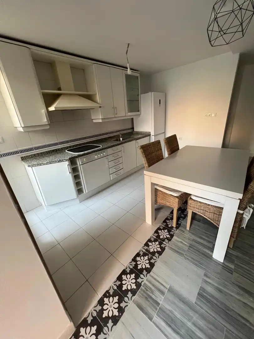 Cocina de Piso de alquiler en Sevilla con Aire acondicionado, Amueblado y Piscina comunitaria