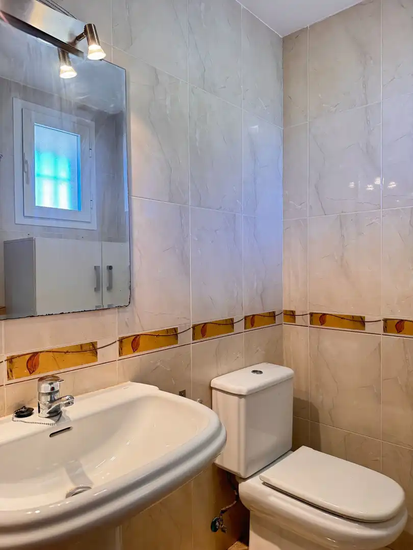 Baño de Apartamento en venta en Roquetas de Mar con Aire acondicionado, Terraza y Amueblado