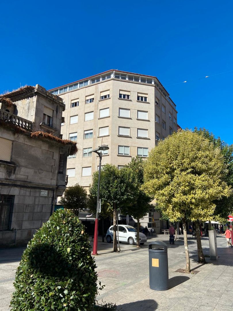 Vista exterior de Piso en venta en Vigo  con Calefacción y Parquet