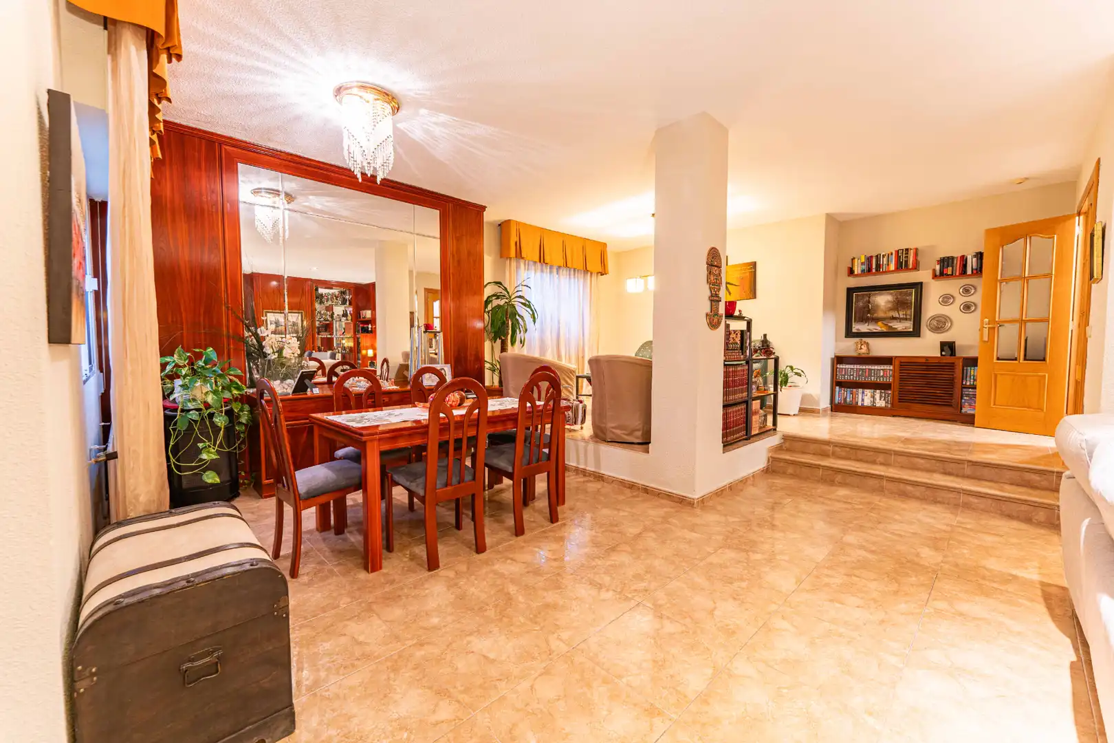 Menjador de Casa o xalet en venda en Arroyomolinos (Madrid) amb Aire condicionat, Calefacció i Jardí privat
