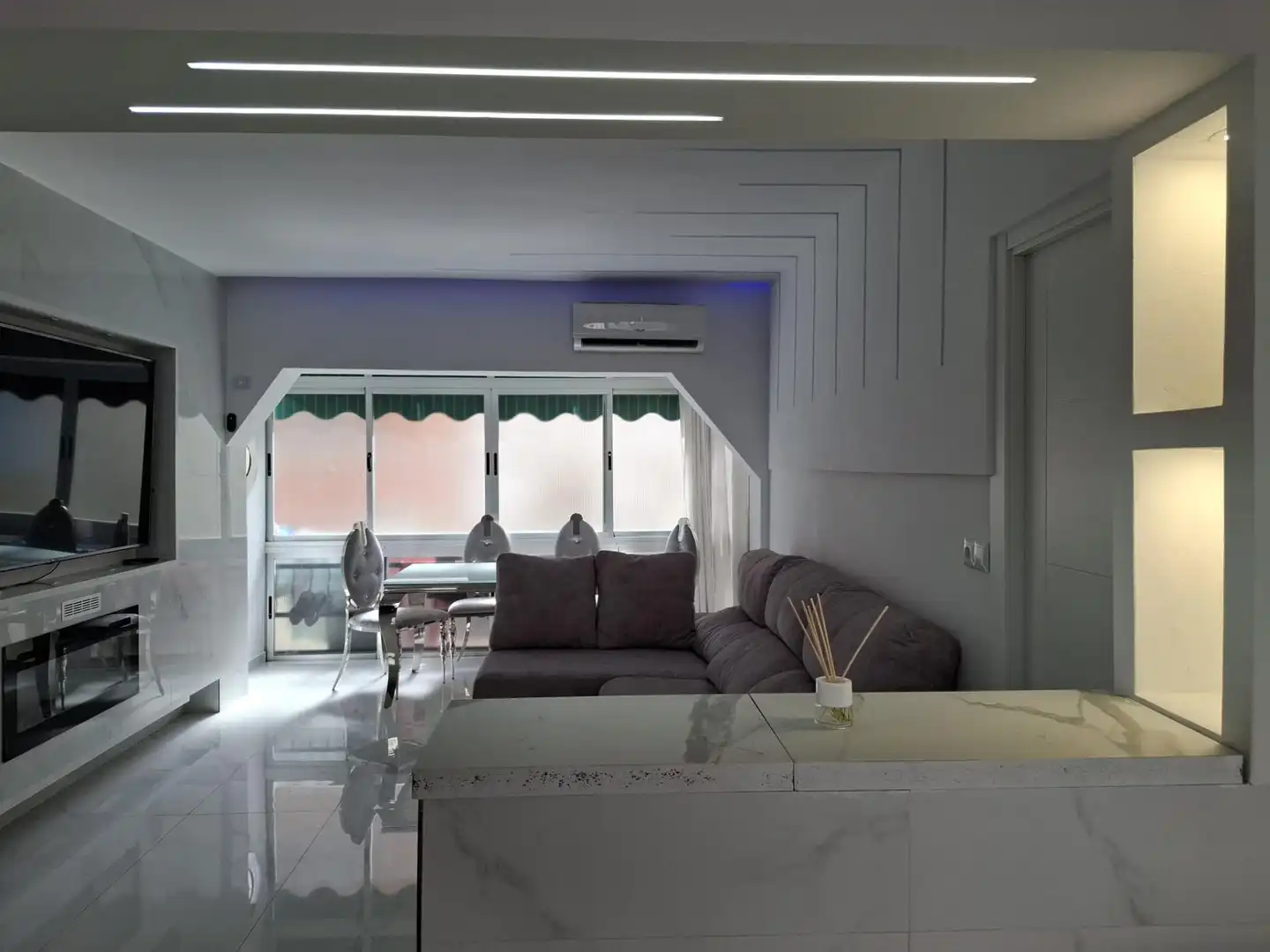 Sala de estar de Piso en venta en Marbella con Aire acondicionado y Piscina comunitaria