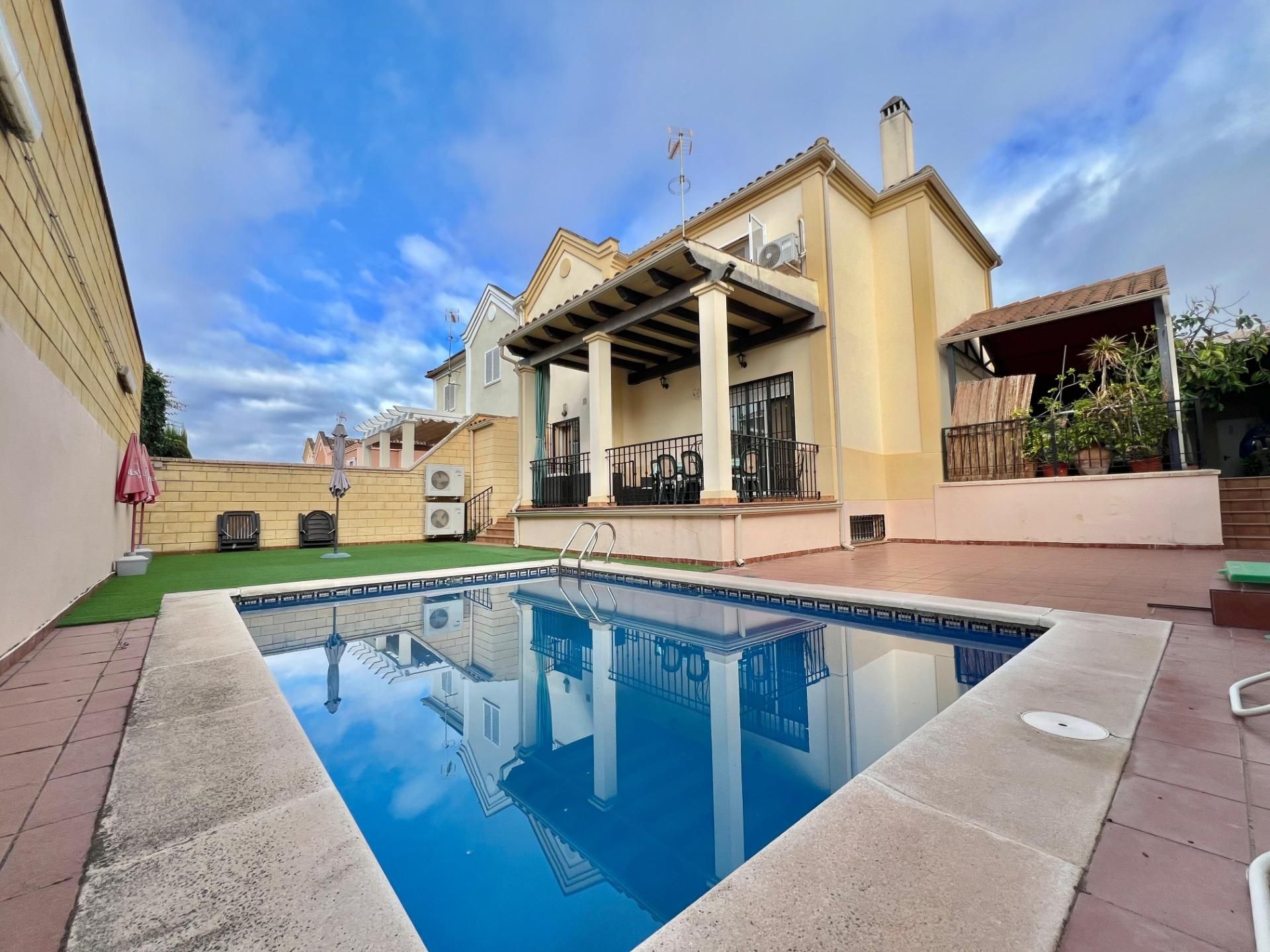 Exterior view of House or chalet for sale in  Córdoba Capital  with Air Conditioner, Heating and Private garden